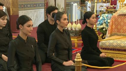 พสกนิกรทุกหมู่เหล่า ไปกราบถวายบังคมพระบรมศพ สมเด็จพระนางเจ้าสิริกิติ์พระบรมราชินีนาถ พระบรมราชชนนีพันปีหลวง อย่างต่อเนื่อง