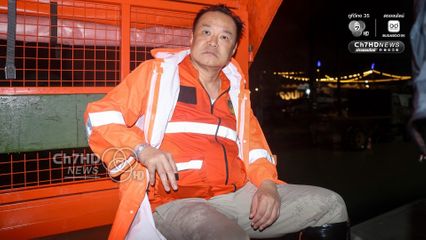 อนุทิน ลุยน้ำท่วมมอบถุงยังชีพให้ประชาชนสงขลา ระหว่างติดตามสถานการณ์น้ำท่วม