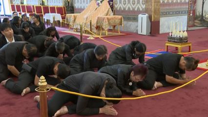 พสกนิกรจากทั่วสารทิศ ไปกราบถวายบังคมพระบรมศพ สมเด็จพระนางเจ้าสิริกิติ์ พระบรมราชินีนาถ พระบรมราชชนนีพันปีหลวง ด้วยสํานึกในพระมหากรุณาธิคุณเป็นล้นพ้นอันหาที่สุดมิได้