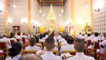 พระราชวงศ์ และองคมนตรี ไปในการบำเพ็ญพระราชกุศลถวายพระบรมศพ สมเด็จพระนางเจ้าสิริกิติ์ พระบรมราชินีนาถ พระบรมราชชนนีพันปีหลวง