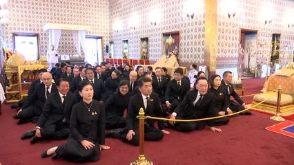 ประชาชนจากจังหวัดต่าง ๆ เข้ากราบถวายบังคมพระบรมศพ สมเด็จพระนางเจ้าสิริกิติ์ พระบรมราชินีนาถ พระบรมราชชนนีพันปีหลวง อย่างเนืองแน่น