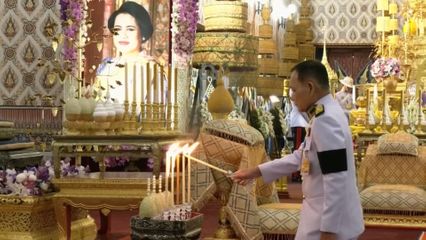 องคมนตรี และรองเลขาธิการพระราชวัง บำเพ็ญพระราชกุศลถวายพระบรมศพ สมเด็จพระนางเจ้าสิริกิติ์ พระบรมราชินีนาถ พระบรมราชชนนีพันปีหลวง