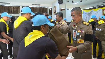 องคมนตรี พร้อมด้วยมูลนิธิราชประชานุเคราะห์ ในพระบรมราชูปถัมภ์ เชิญสิ่งของพระราชทานและสิ่งของพระราชทานสำหรับเด็ก มอบแก่ราษฎรที่ประสบอุทกภัยในพื้นที่จังหวัดสงขลา ปัตตานี ยะลา และนราธิวาส