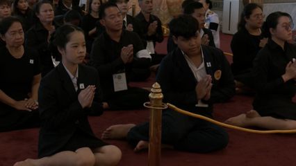 ประชาชนจากจังหวัดต่าง ๆ ทั่วประเทศ พร้อมใจเดินทาง เข้ากราบถวายบังคมพระบรมศพ สมเด็จพระนางเจ้าสิริกิติ์ พระบรมราชินีนาถ พระบรมราชชนนีพันปีหลวง ด้วยความสำนึกในพระมหากรุณาธิคุณ เป็นล้นพ้น