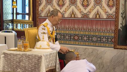 พระราชวงศ์และองคมนตรี เสด็จไปและไปในการบำเพ็ญพระราชกุศลถวายพระบรมศพ สมเด็จพระนางเจ้าสิริกิติ์ พระบรมราชินีนาถ พระบรมราชชนนีพันปีหลวง