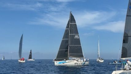 สมเด็จพระนางเจ้า ฯ พระบรมราชินี ทรงร่วมการแข่งขันเรือใบ รุ่นไอร์อาร์ซี ซีโร (IRC Zero) ที่จังหวัดภูเก็ต