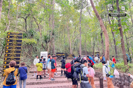 ภูกระดึงคึกคักต้อนรับนักท่องเที่ยวทะลุ 2,500 คน สัมผัสอากาศหนาว 13 องศาฯ