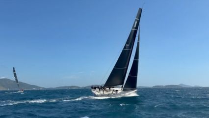 พระบาทสมเด็จพระเจ้าอยู่หัว และสมเด็จพระนางเจ้า ฯ พระบรมราชินี พระราชทานรางวัลแก่ผู้ชนะการแข่งขันเรือใบนานาชาติชิงถ้วยพระราชทาน "ภูเก็ต คิงส์คัพ รีกัตต้า" ครั้งที่ 37 ประจำปี 2568