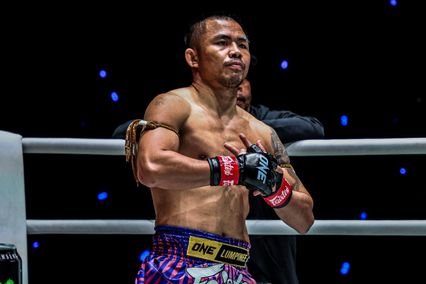 ONE ลุมพินี : โชคปรีชา พีเค.ต้อมทีเค.อะไหล่ยนต์ เล็งปิดเกมไว ซื่อสัตย์ มานพยิม ศึก ONE ลุมพินี 136