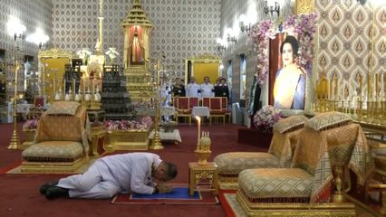 พระราชวงศ์ และองคมนตรี ไปในการบำเพ็ญพระราชกุศล ถวายพระบรมศพ สมเด็จพระนางเจ้าสิริกิติ์ พระบรมราชินีนาถ พระบรมราชชนนีพันปีหลวง