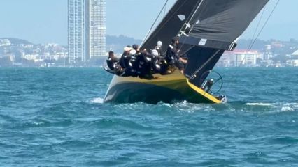 สมเด็จพระนางเจ้าฯ พระบรมราชินี ทรงแข่งขันกีฬาเรือใบ ซีเกมส์ครั้งที่ 33 เป็นวันแรก เก็บคะแนนให้ทีมชาติไทยเป็นอันดับที่ 1 ของรายการ