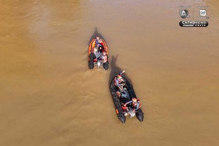 อัลบั้ม ครั้งแรกของโลก! ซ้อมกู้ภัยร่วม “ช้าง–สุนัข–มนุษย์”