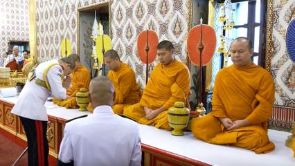 พระราชวงศ์ และองคมนตรี ไปในการบำเพ็ญพระราชกุศล ถวายพระบรมศพ สมเด็จพระนางเจ้าสิริกิติ์ พระบรมราชินีนาถ พระบรมราชชนนีพันปีหลวง