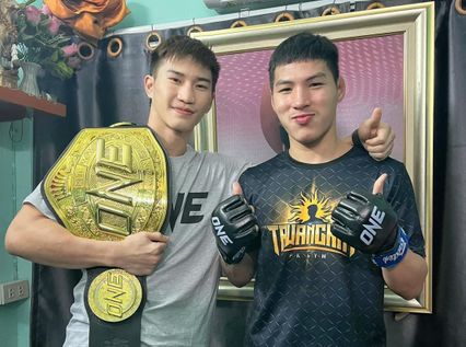 ONE ลุมพินี : ทำความรู้จัก ยอดไอคิว อ.พิมลศรี จอมบู๊ไฟแรง เจ้าของสัญญา ONE ฉบับที่ 36