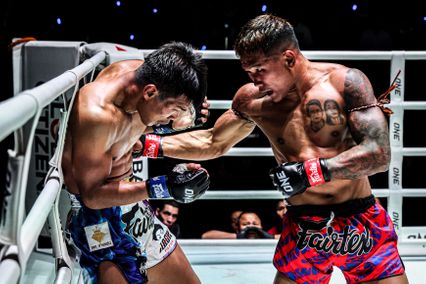 ONE ลุมพินี : กุหลาบดำ สจ.เปี๊ยกอุทัย รับชกจนมือบวม ยังโค่น ปตท. อภิชาติฟาร์ม ไม่ลง