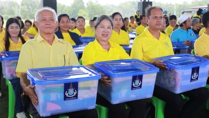 สมเด็จพระเจ้าน้องนางเธอ เจ้าฟ้าจุฬาภรณวลัยลักษณ์ อัครราชกุมารี กรมพระศรีสวางควัฒน วรขัตติยราชนารี พระราชทานสิ่งของและถุงยังชีพเครื่องอุปโภคบริโภค และเวชภัณฑ์ทางการแพทย์ แก่ผู้ประสบอุทกภัย ที่จังหวัดสงขลา