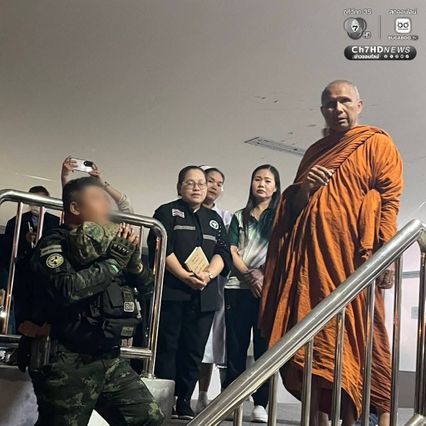 หลวงพ่อเยื้อนรุดเยี่ยมอาการทหารบาดเจ็บ