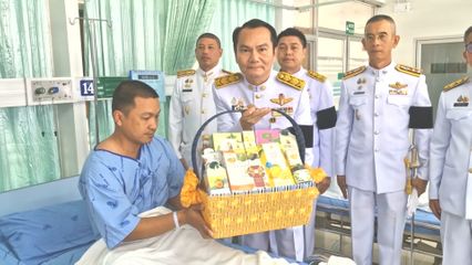 พระบาทสมเด็จพระเจ้าอยู่หัว และสมเด็จพระนางเจ้า ฯ พระบรมราชินี พระราชทานดอกไม้ และตะกร้าสิ่งของแก่กำลังพลที่ได้รับบาดเจ็บ และพระราชทานพวงมาลา พระราชทานน้ำหลวง และพระราชทานเพลิงศพ เป็นกรณีพิเศษ แก่กำลังพลที่เสียชีวิตจากสถานการณ์ชายแดนไทย-กัมพูชา