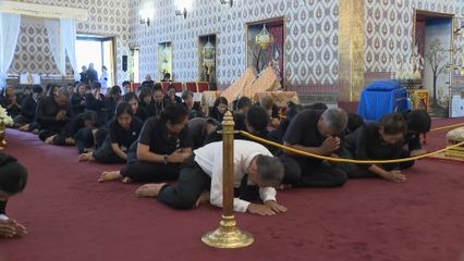 พระราชวงศ์ และองคมนตรี เสด็จไปและไปในการบำเพ็ญพระราชกุศลถวายพระบรมศพ สมเด็จพระนางเจ้าสิริกิติ์ พระบรมราชินีนาถ พระบรมราชชนนีพันปีหลวง