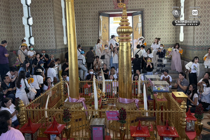 ชาวบ้านถือโอกาสวันมงคล แห่ไหว้ศาลหลักเมือง เสริมสิริมงคล รับปีใหม่