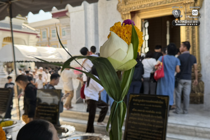 ชาวบ้านถือโอกาสวันมงคล แห่ไหว้ศาลหลักเมือง เสริมสิริมงคล รับปีใหม่