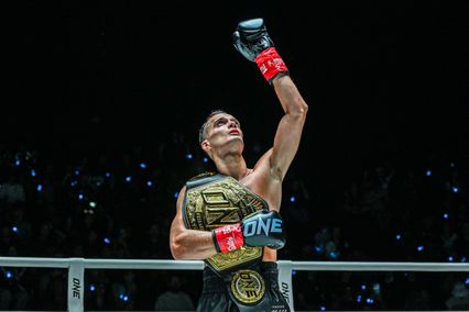 ONE Championship : โจนาธาน ดิ เบลลา คว้านักกีฬายอดเยี่ยม กติกาคิกบ็อกซิ่ง ปี 2568