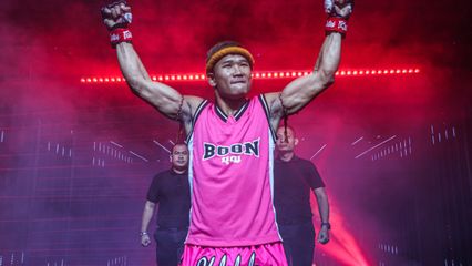 ONE ลุมพินี : กุหลาบดำ สจ.เปี๊ยกอุทัย เปลี่ยนชื่อ “ราชสีห์อีสาน” มั่นใจแกร่งขึ้นใต้ชายคา พีเค.ฯ