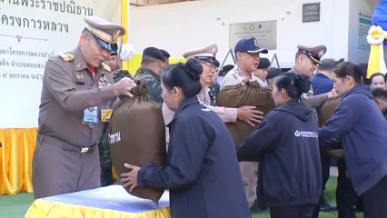 องคมนตรี เชิญถุงพระราชทาน ในโครงการสืบสานพระราชปณิธานงานโครงการหลวง ไปมอบแก่เจ้าหน้าที่ พร้อมติดตามการดำเนินงานศูนย์พัฒนาโครงการหลวง จังหวัดเชียงใหม่