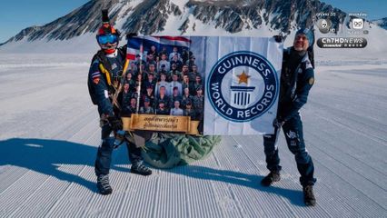 กระโดดร่มโรยธงไตรรงค์ เหนือท้องฟ้าแอนตาร์กติกา