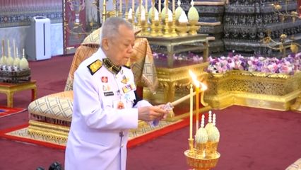 พระราชวงศ์และองคมนตรี เสด็จไปและไปในการบำเพ็ญพระราชกุศลถวายพระบรมศพ สมเด็จพระนางเจ้าสิริกิติ์ พระบรมราชินีนาถ พระบรมราชชนนีพันปีหลวง