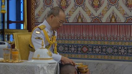 พระราชวงศ์ และองคมนตรี ไปในการบำเพ็ญพระราชกุศลถวายพระบรมศพ สมเด็จพระนางเจ้าสิริกิติ์ พระบรมราชินีนาถ พระบรมราชชนนีพันปีหลวง
