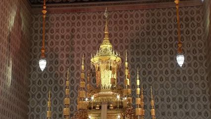 พระราชวงศ์ และองคมนตรี เสด็จไปและไปในการบำเพ็ญพระราชกุศลถวายพระบรมศพ สมเด็จพระนางเจ้าสิริกิติ์ พระบรมราชินีนาถ พระบรมราชชนนีพันปีหลวง