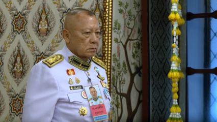 พระราชวงศ์ และองคมนตรี ไปในการบำเพ็ญพระราชกุศล ถวายพระบรมศพ สมเด็จพระนางเจ้าสิริกิติ์ พระบรมราชินีนาถ พระบรมราชชนนีพันปีหลวง