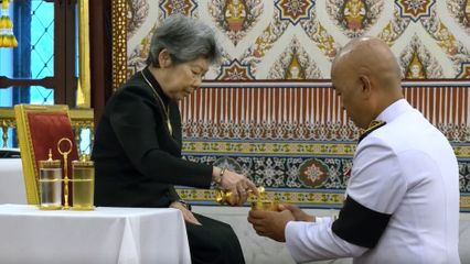 พระราชวงศ์ และองคมนตรี ไปในการบำเพ็ญพระราชกุศล ถวายพระบรมศพ สมเด็จพระนางเจ้าสิริกิติ์ พระบรมราชินีนาถ พระบรมราชชนนีพันปีหลวง