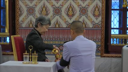 พระราชวงศ์และองคมนตรี เสด็จไป และไปในการบำเพ็ญพระราชกุศลถวายพระบรมศพ สมเด็จพระนางเจ้าสิริกิติ์ พระบรมราชินีนาถ พระบรมราชชนนีพันปีหลวง