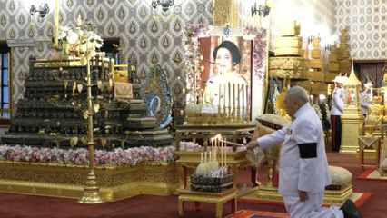 พระราชวงศ์ และองคมนตรี เสด็จไป และไปในการบำเพ็ญพระราชกุศลถวายพระบรมศพ สมเด็จพระนางเจ้าสิริกิติ์ พระบรมราชินีนาถ พระบรมราชชนนีพันปีหลวง