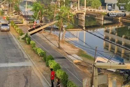 เปิดภาพความเสียหาย รถพ่วงเกี่ยวสายสื่อสาร เสาไฟล้ม 70 ต้น