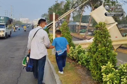 เปิดภาพความเสียหาย รถพ่วงเกี่ยวสายสื่อสาร เสาไฟล้ม 70 ต้น