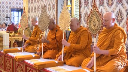 พระบาทสมเด็จพระเจ้าอยู่หัว และสมเด็จพระนางเจ้า ฯ พระบรมราชินี เสด็จพระราชดำเนินไปในการพระราชพิธีทรงบำเพ็ญพระราชกุศลสตมวาร (100 วัน) ถวายพระบรมศพ สมเด็จพระนางเจ้าสิริกิติ์ พระบรมราชินีนาถ พระบรมราชชนนีพันปีหลวง