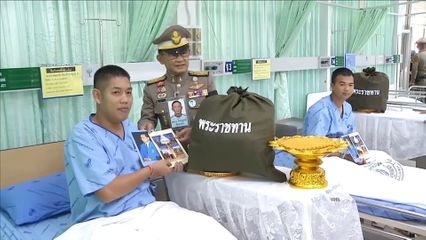 องคมนตรี เชิญถุงพระราชทาน ไปมอบแก่เจ้าหน้าที่ที่ปฏิบัติภารกิจกองกำลังชายแดน และเจ้าหน้าที่ที่ได้รับบาดเจ็บจากสถานการณ์ชายแดนไทย-กัมพูชา ในพื้นที่จังหวัดอุบลราชธานี ศรีสะเกษ สุรินทร์ บุรีรัมย์ และนครราชสีมา