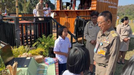 องคมนตรี ตรวจเยี่ยมโรงเรียนในโครงการกองทุนการศึกษาที่จังหวัดเชียงใหม่