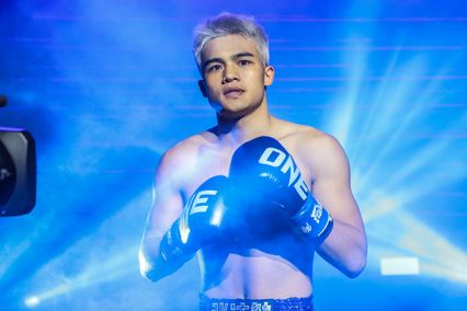 ONE ลุมพินี : เอลลิส บาร์โบซา ข้ามสายดวลคิกบ็อกซิ่ง จาง เป่ยเหมียน ศึก ONE ลุมพินี 142