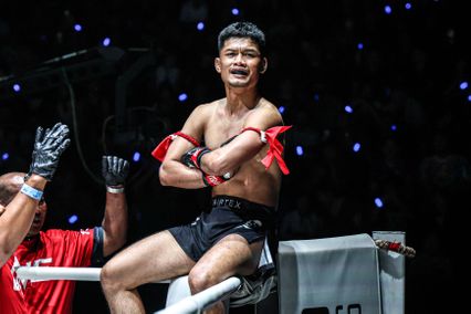 ONE ลุมพินี : 6 นักชกใจปิดเกม ฟันโบนัสเข้าบัญชีรวม 2.1 ล้านบาท