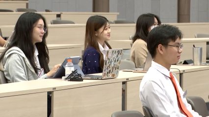 สมเด็จพระเจ้าน้องนางเธอ เจ้าฟ้าจุฬาภรณวลัยลักษณ์ อัครราชกุมารี กรมพระศรีสวางควัฒน วรขัตติยราชนารี ทรงบรรยายพิเศษ เรื่อง "การเกิดโรคมะเร็ง หรือ Oncogenesis" พระราชทานแก่นักศึกษาวิทยาลัยแพทยศาสตร์ศรีสวางควัฒน ราชวิทยาลัยจุฬาภรณ์