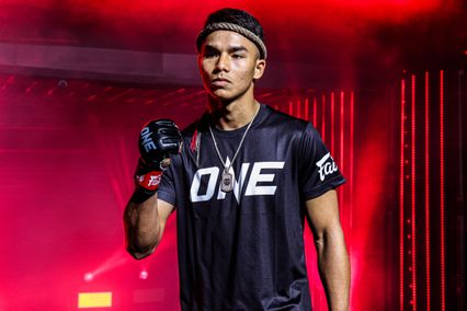 ONE ลุมพินี : สุริยันต์เล็ก พ.เย็นยิ่ง ล็อกเป้า โจฮัน กาซาลี ลุ้นสัญญา ONE