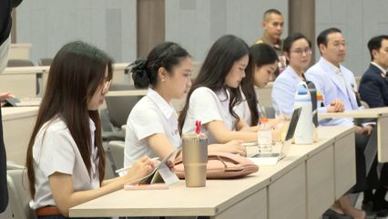 สมเด็จพระเจ้าน้องนางเธอ เจ้าฟ้าจุฬาภรณวลัยลักษณ์ อัครราชกุมารี กรมพระศรีสวางควัฒน วรขัตติยราชนารี ทรงบรรยายพิเศษ เรื่อง "การเกิดโรคมะเร็ง" พระราชทานแก่นักศึกษาวิทยาลัยแพทยศาสตร์ศรีสวางควัฒน ราชวิทยาลัยจุฬาภรณ์