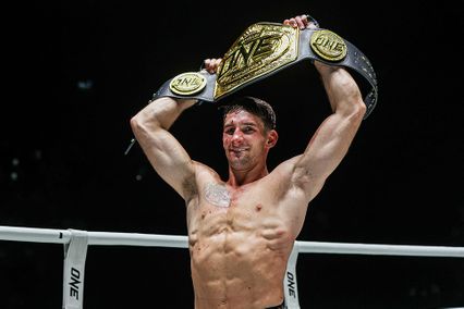 ONE Championship : ซุปเปอร์บอน ซุปเปอร์บอนเทรนนิงแคมป์ เห็นแววคิวชกเพียบ หลัง นิโค คาร์ริลโล ขึ้นแท่นแชมป์เฉพาะกาล