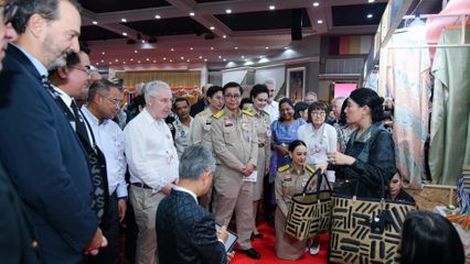 สมเด็จพระเจ้าลูกเธอ เจ้าฟ้าสิริวัณณวรีฯ เสด็จทอดพระเนตร นิทรรศการภูมิปัญญาผ้าไทย