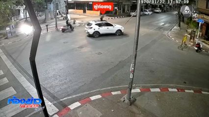 รวบวัยรุ่นซิ่งรถเก๋ง ปาระเบิดป่วนเมือง