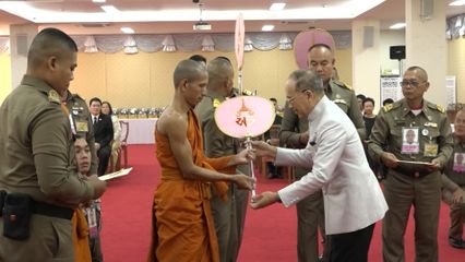 พระวรวงศ์เธอ พระองค์เจ้าเฉลิมศึกยุคล ถวายพัดรองพร้อมทุนมูลนิธิเพชรรัตน-สุวัทนา แด่พระภิกษุสามเณรของสำนักเรียนวัดโมลีโลกยาราม ผู้สอบได้เปรียญธรรม 9 ประโยค และ 6 ประโยค ประจำปี 2568